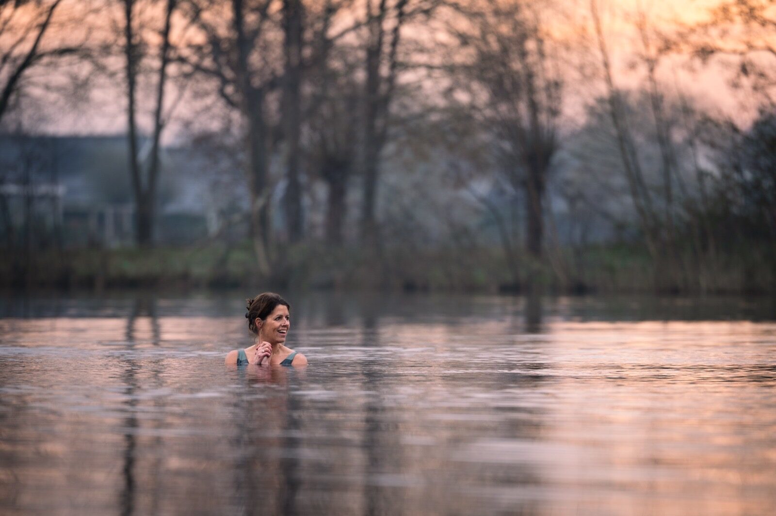 Koud water in de natuur – koude training voor meer energie en een rustiger zenuwstelsel
